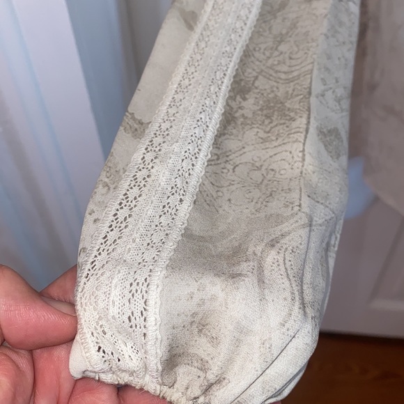 Elie Tahari Lindy Floral Print Silk Cold Shoulder Pull On Blouse / Shirt / Top. - Picture 7 of 10